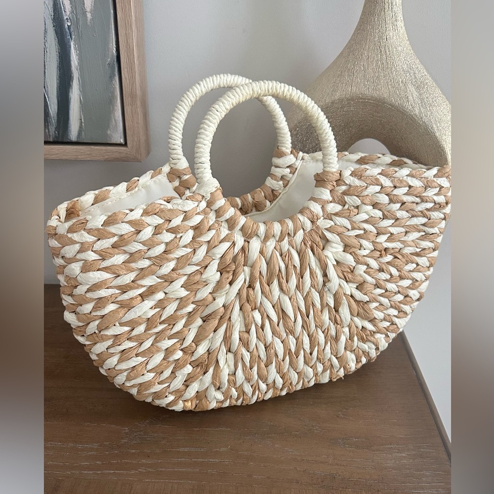 Stylish Tan and Cream Woven Tote Bag - Picture 1 of 4
